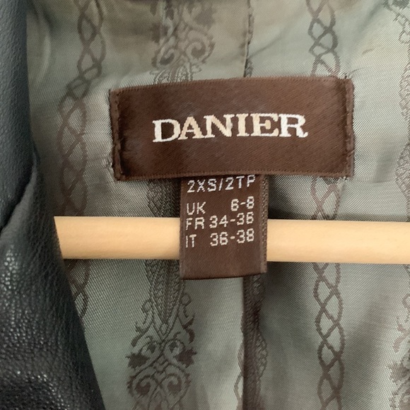 Danier leather - genuine leather jacket - Picture 6 of 7